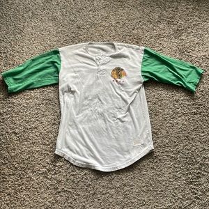 Chicago Blackhawks henley shirt small